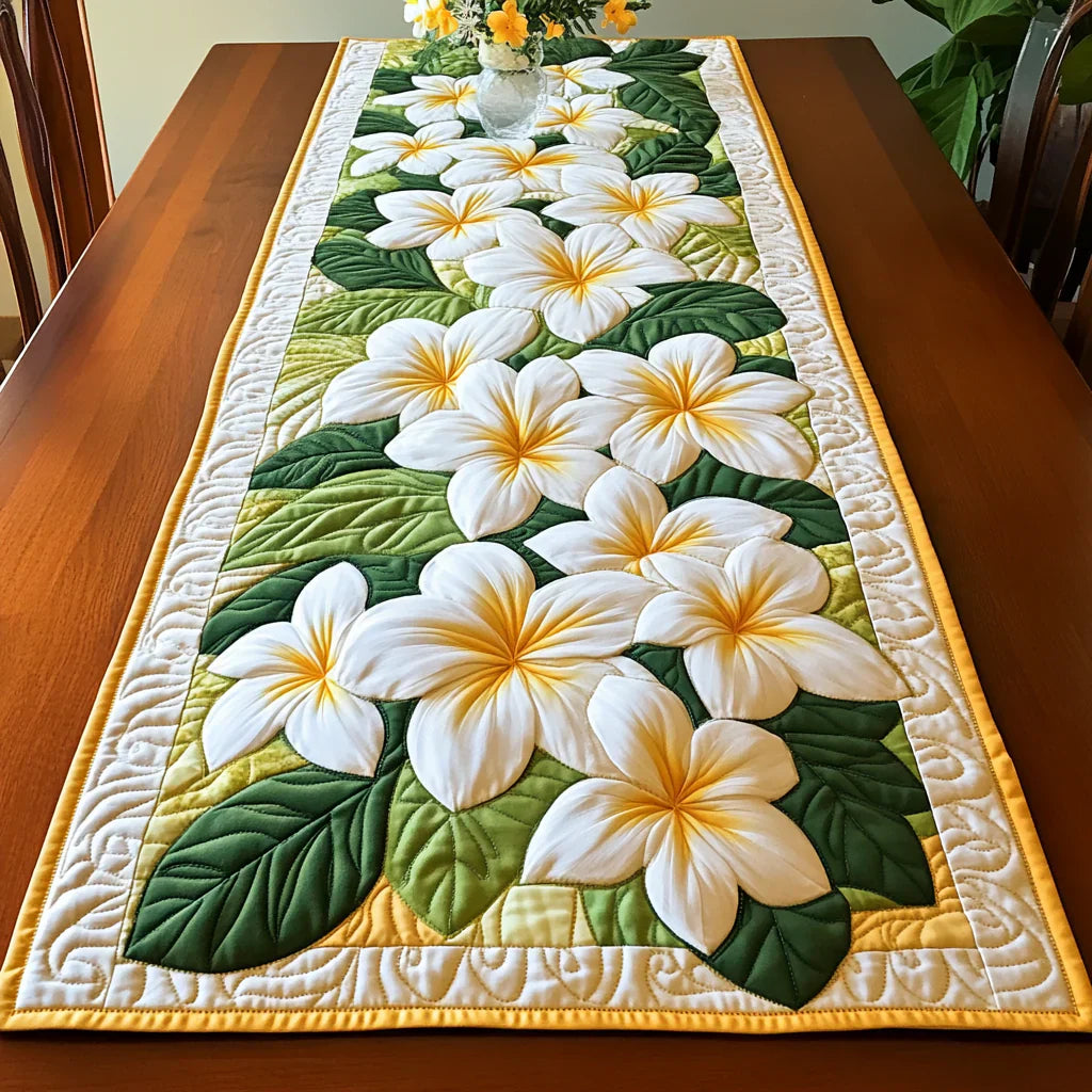 Chemin de table matelassé – Fleur de Plumeria